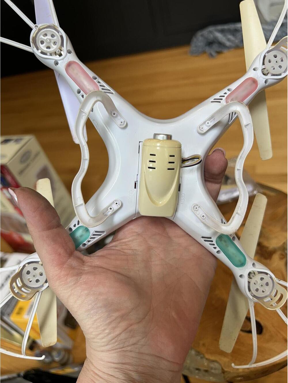 Syma X5C 2.4G RC Quadcopter Drone with Camera - Picture 4 of 6